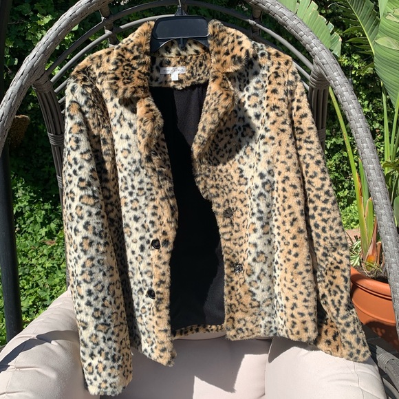 Beautiful & Fun Leopard Jacket - Picture 3 of 10